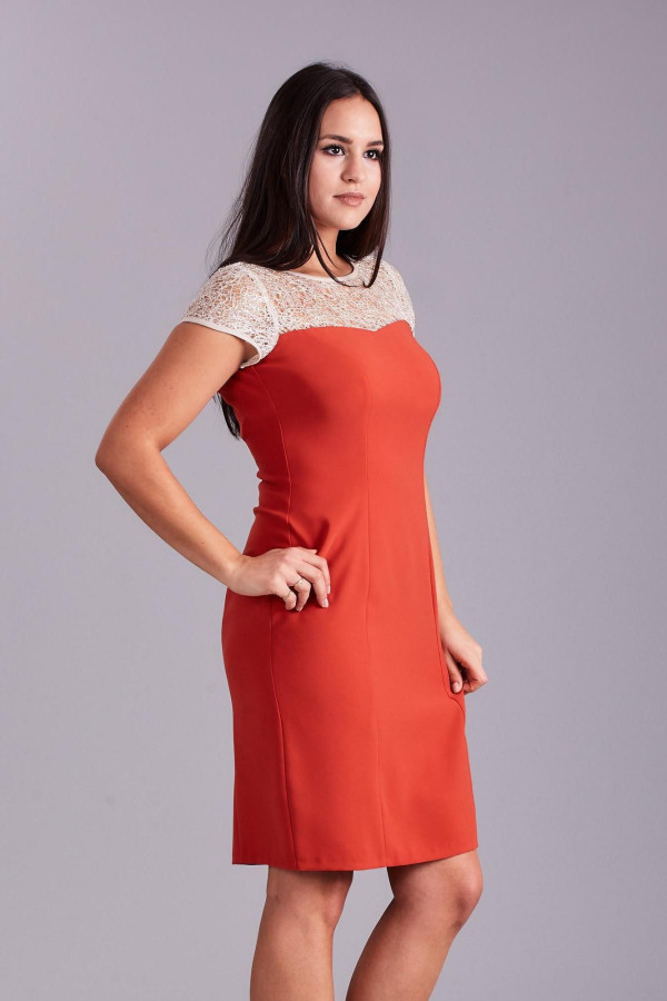 Koktejlové šaty se síťovaným dekoltem model 01195 oranžové