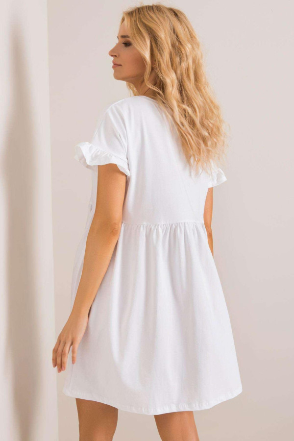 Volné šaty Marietta s nařasením a volány bílé