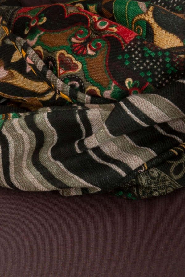 Pestrobarevný viskózový komínový šátek model A991 barva khaki