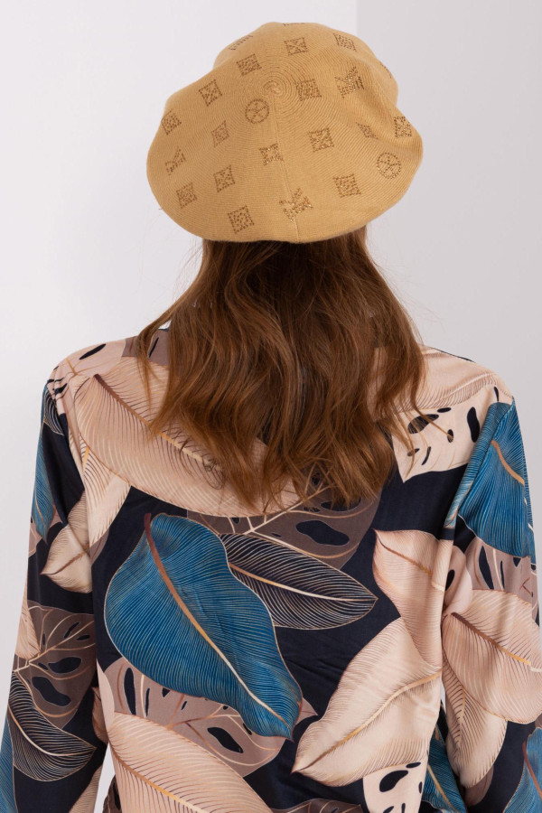Dámská čepice baret s aplikací model 31826 barva camel
