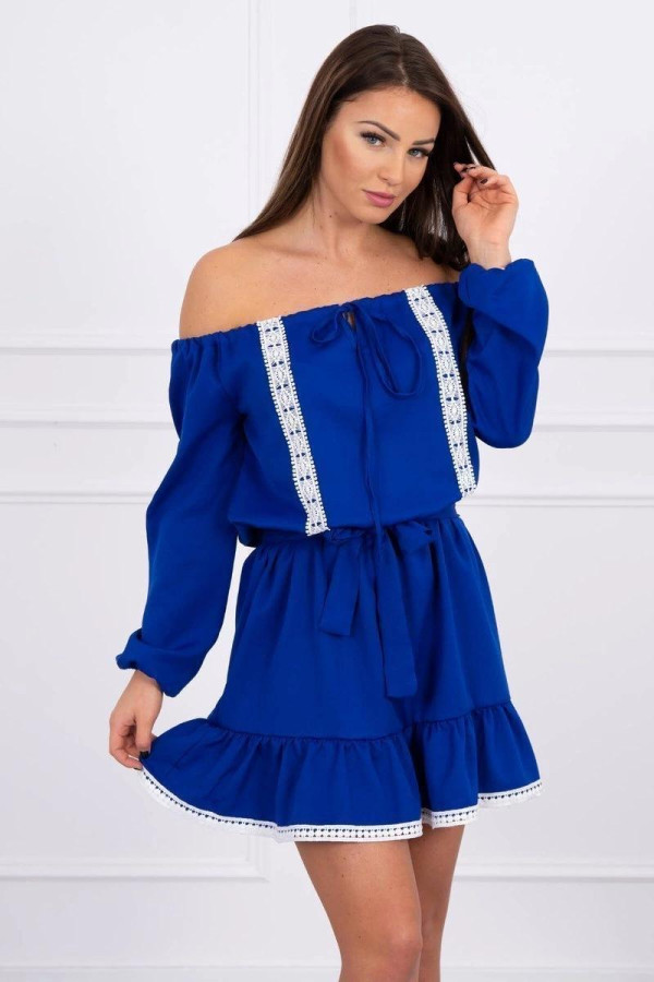 Šaty s odhalenými rameny a krajkou model 66046 barva královská modrá
