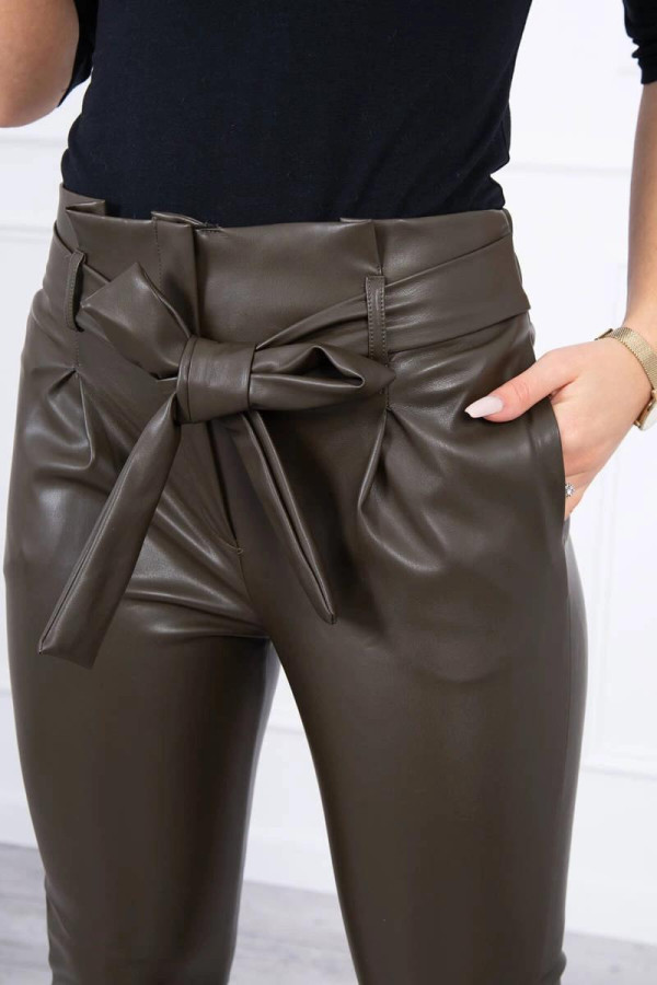 Kalhoty z ekokůže s vázáním vpředu model 68758 barva khaki