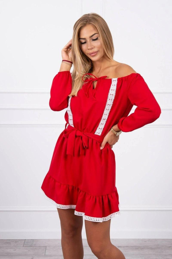 Šaty s odhalenými rameny a krajkou model 66046 červené