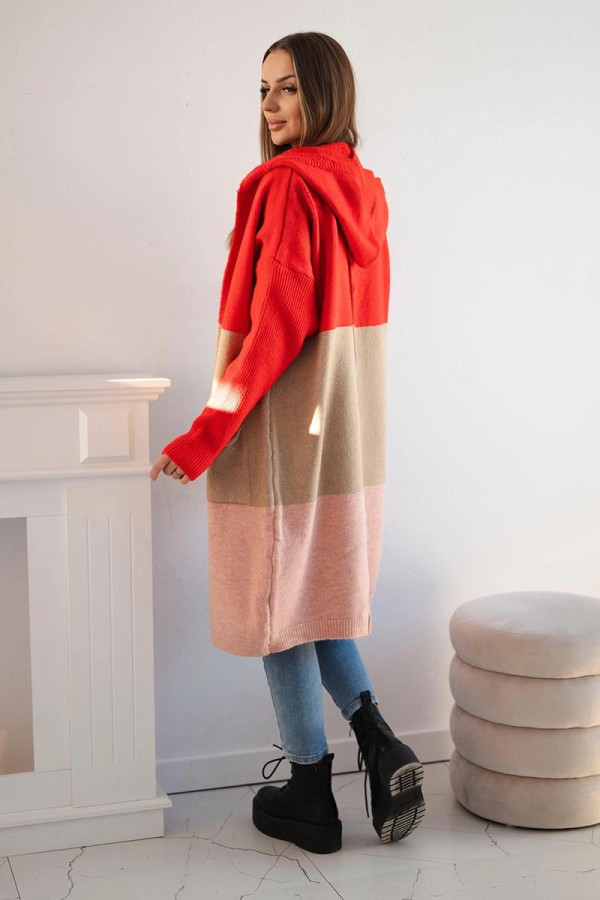 Dlouhý tříbarevný kardiganový svetr s kapucí model 24-35 červený+barva camel+pudrově růžový