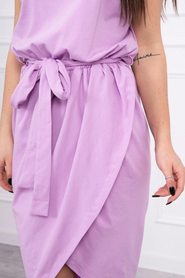 Šaty s vázankou v pase se zavinovací spodní částí barva lila