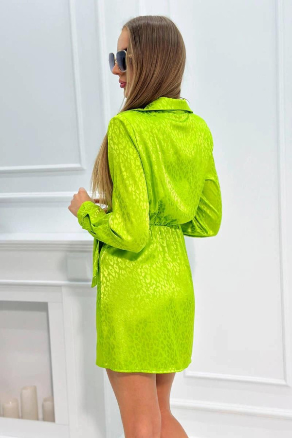 Lesklé šaty s převazem v pase model 19797 zelené