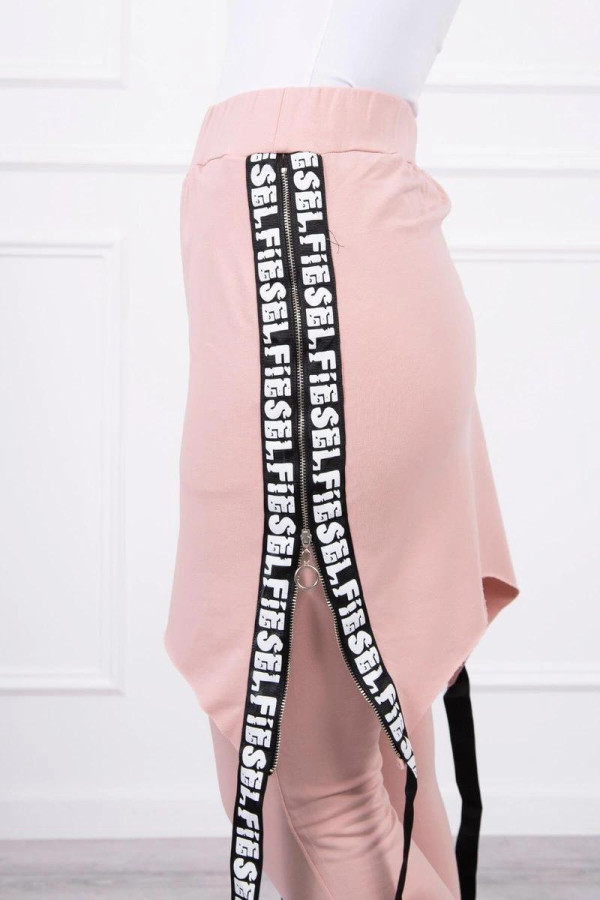 Kalhoty à la overal s ramínkem s nápisem Self pudrově růžové