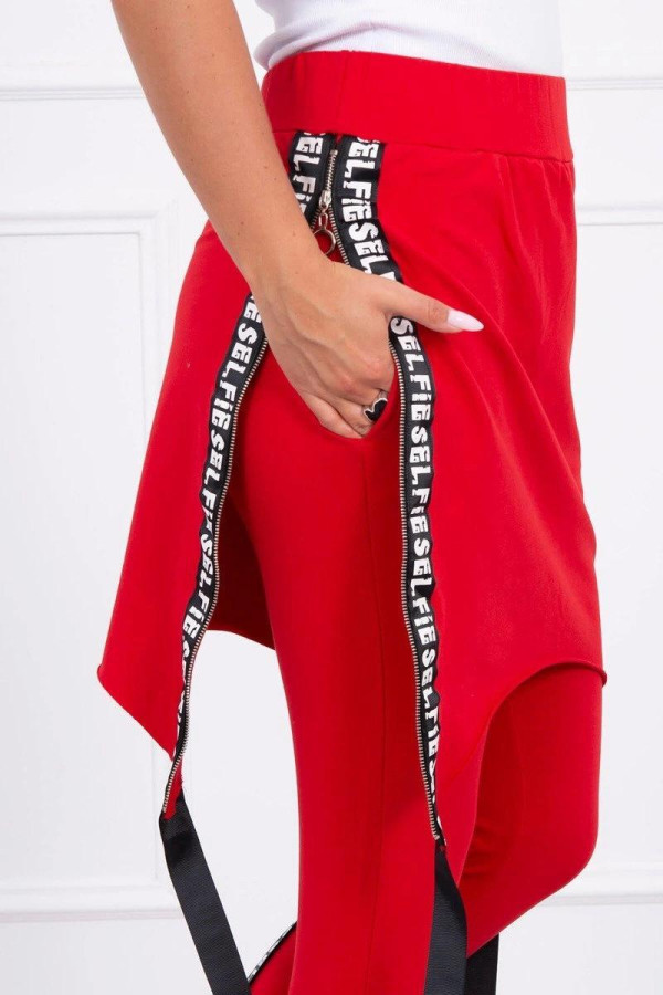 Kalhoty à la overal s ramínkem s nápisem Self červené