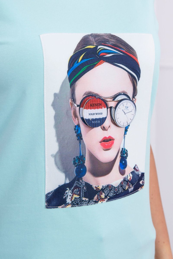 Tričko s potištěným motivem ženy v brýlích mentolové