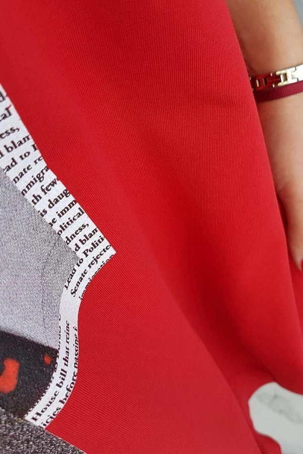 Šaty s potiskem vpředu a rozšířenou spodní částí model 9007 červené