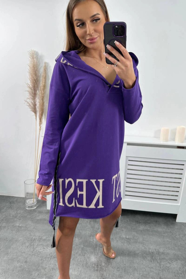 Šaty s kapucí a prodlouženou zádí model 9161 tmavě fialové