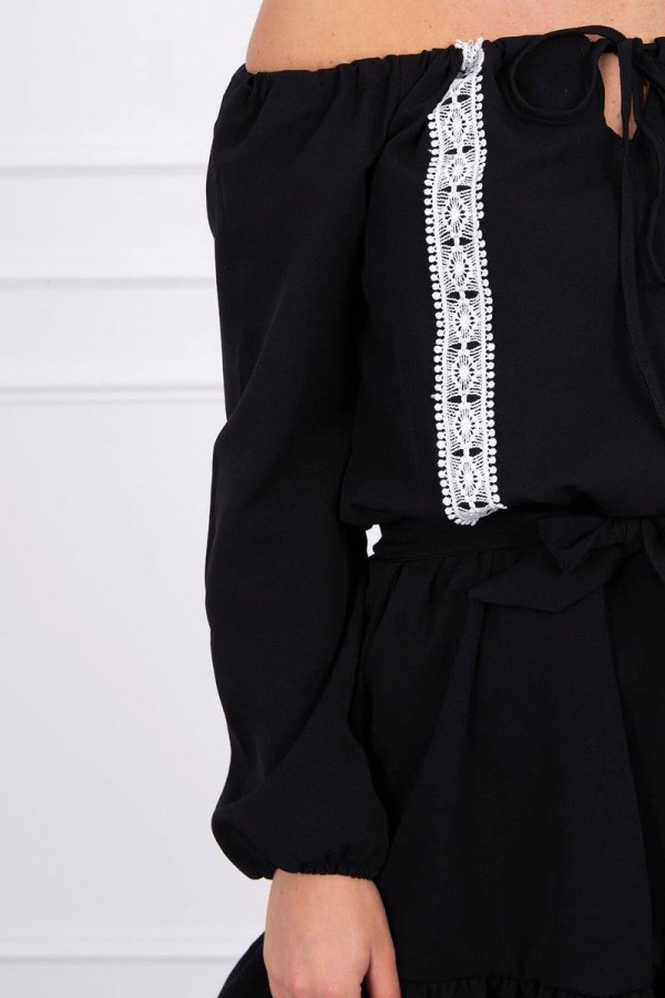 Šaty s odhalenými rameny a krajkou model 66046 černé
