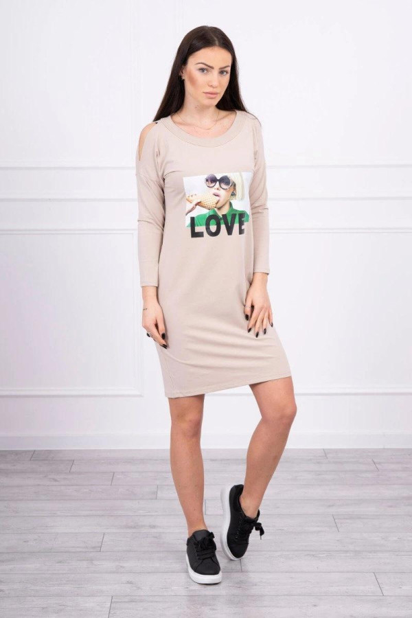 Šaty s grafikou a nápisem Love model 66857 béžové