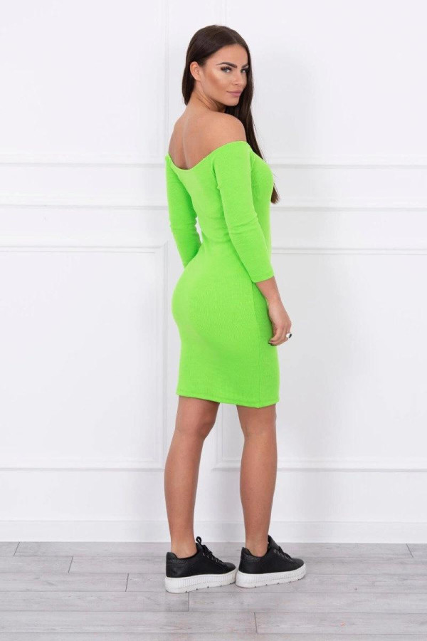 Šaty z vroubkovaného materiálu s odhalenými rameny neonově zelené
