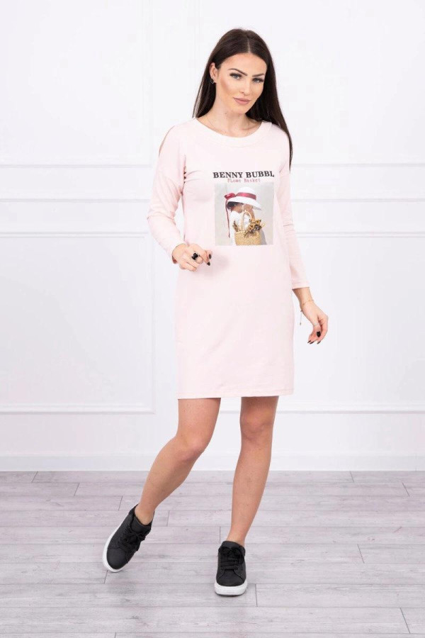 Šaty s grafikou ženy s košíkem model 66858 pudrově růžové