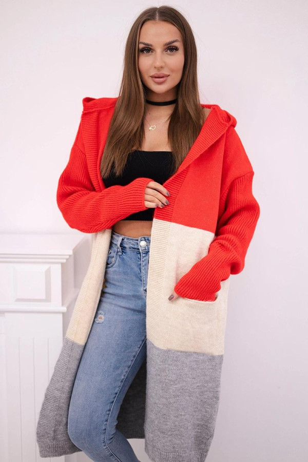 Dlouhý tříbarevný kardiganový svetr s kapucí model 24-35 červený+béžový+šedý