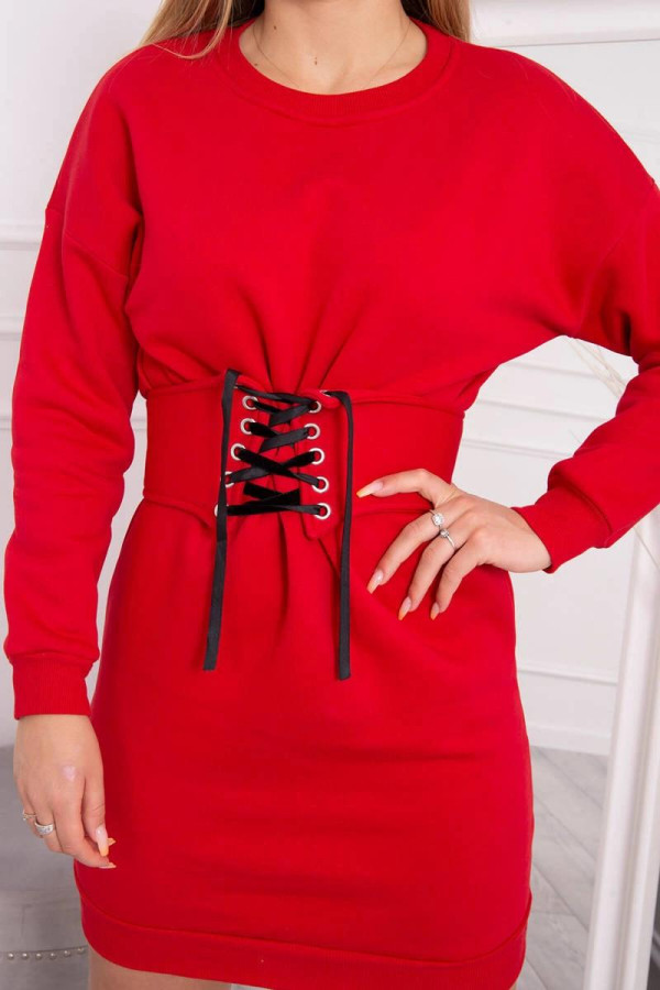 Zateplené šaty s ozdobným širokým páskem model 9362 červené