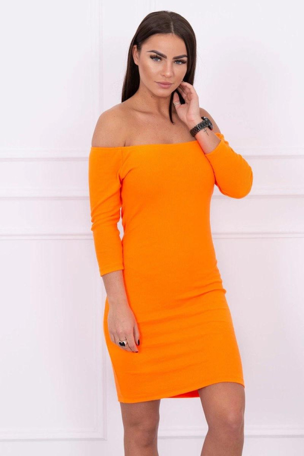 Šaty z vroubkovaného materiálu s odhalenými rameny neonově oranžové