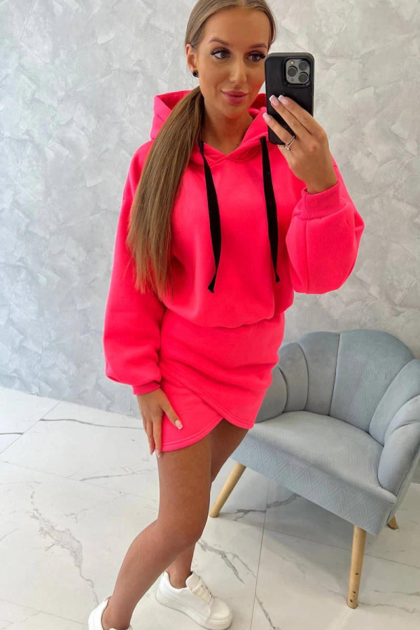 Zateplené mikinové šaty s kapucí model 9432 neonově růžové