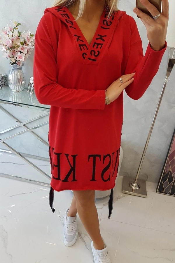 Šaty s kapucí a prodlouženou zádí model 9161 červené