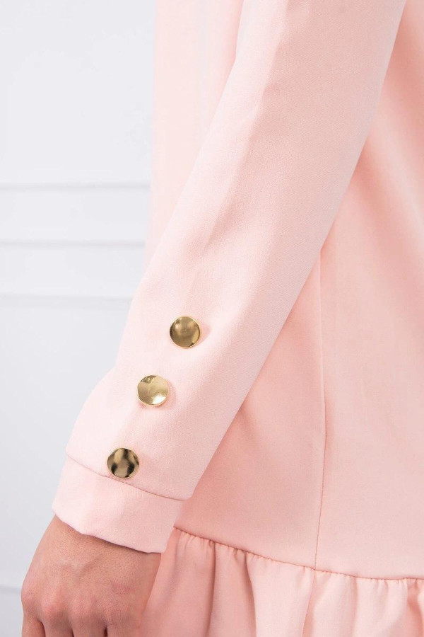 Šaty s volánovou sukní a knoflíky na rukávech pudrově růžové