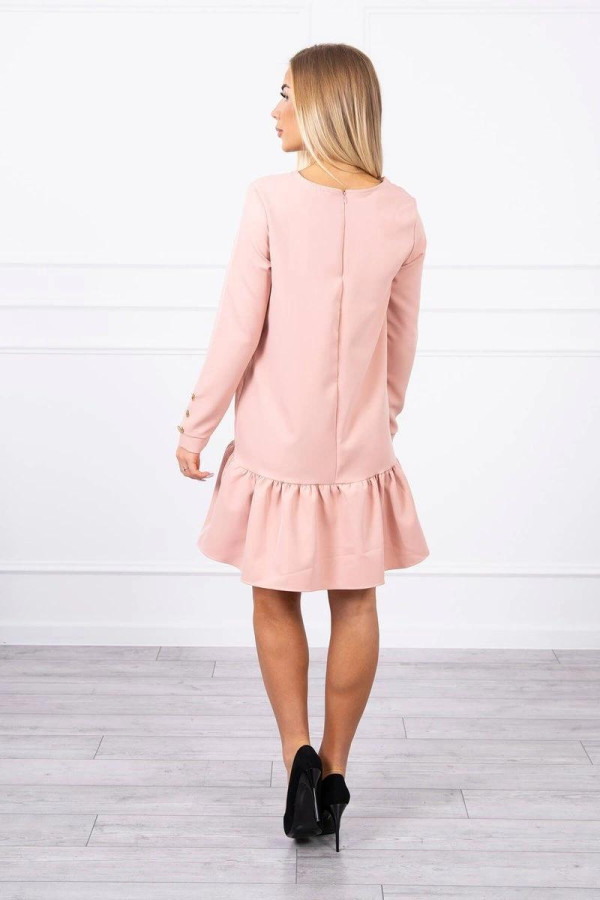 Šaty s volánovou sukní a knoflíky na rukávech růžové