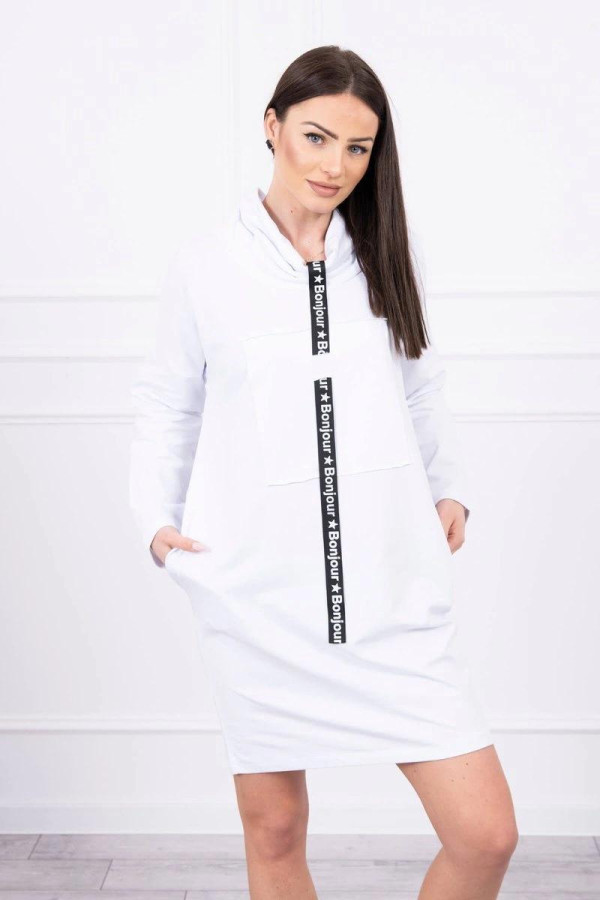 Šaty s kapsami a s páskem jako kravatou model 0153 bílé