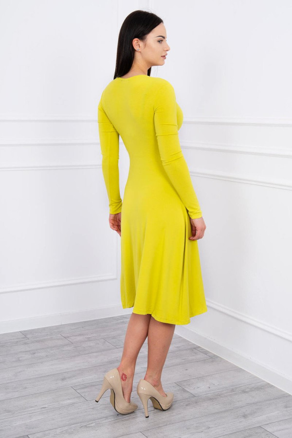 Volné šaty s převazem pod hrudníkem model 8315 barva kiwi