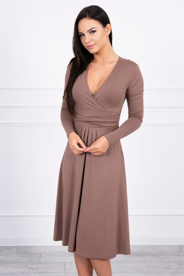 Volné šaty s převazem pod hrudníkem model 8315 barva cappuccino